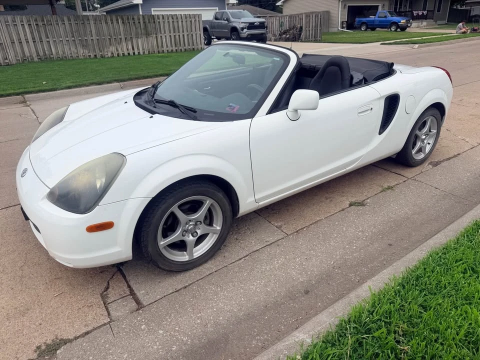 2002 Toyota MR2 Spyder/MR-S - Image 17 of 19