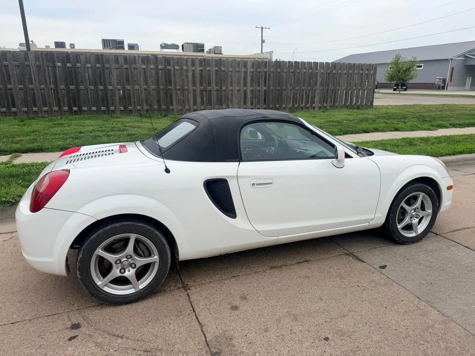 2002 Toyota MR2 Spyder/MR-S - Image 9 of 19