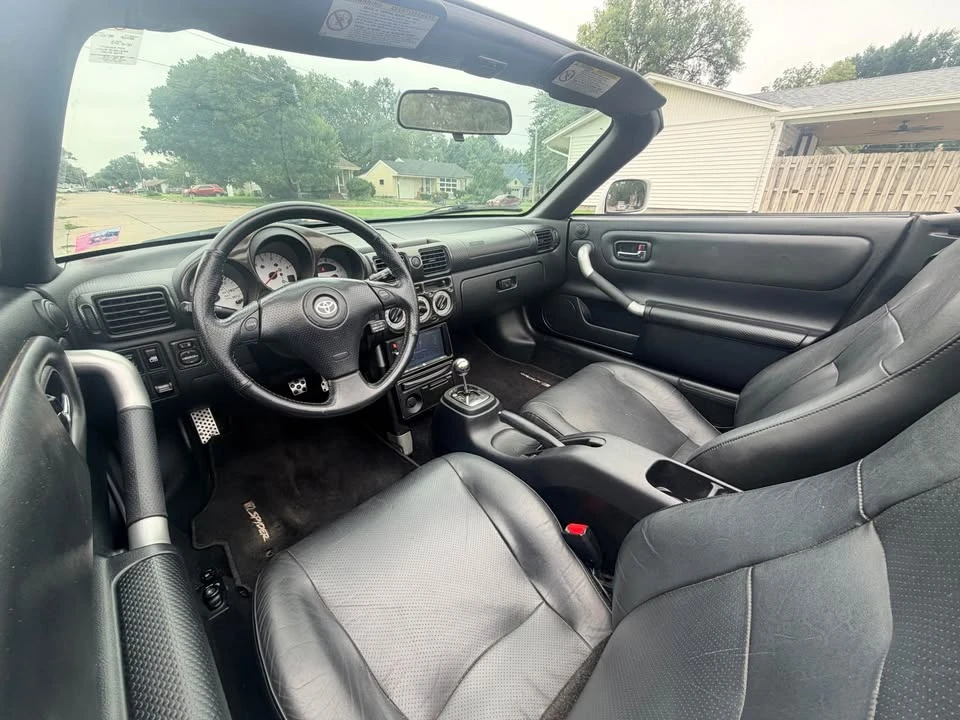 2002 Toyota MR2 Spyder/MR-S - Image 18 of 19