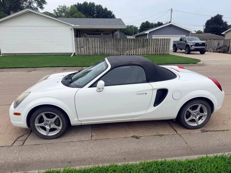 2002 Toyota MR2 Spyder/MR-S - Image 2 of 19