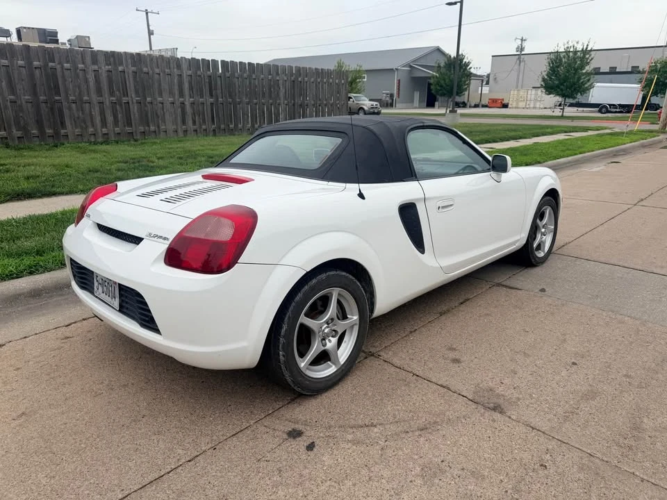 2002 Toyota MR2 Spyder/MR-S - Image 10 of 19
