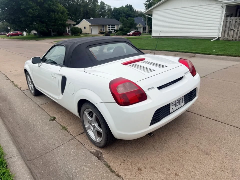 2002 Toyota MR2 Spyder/MR-S - Image 11 of 19