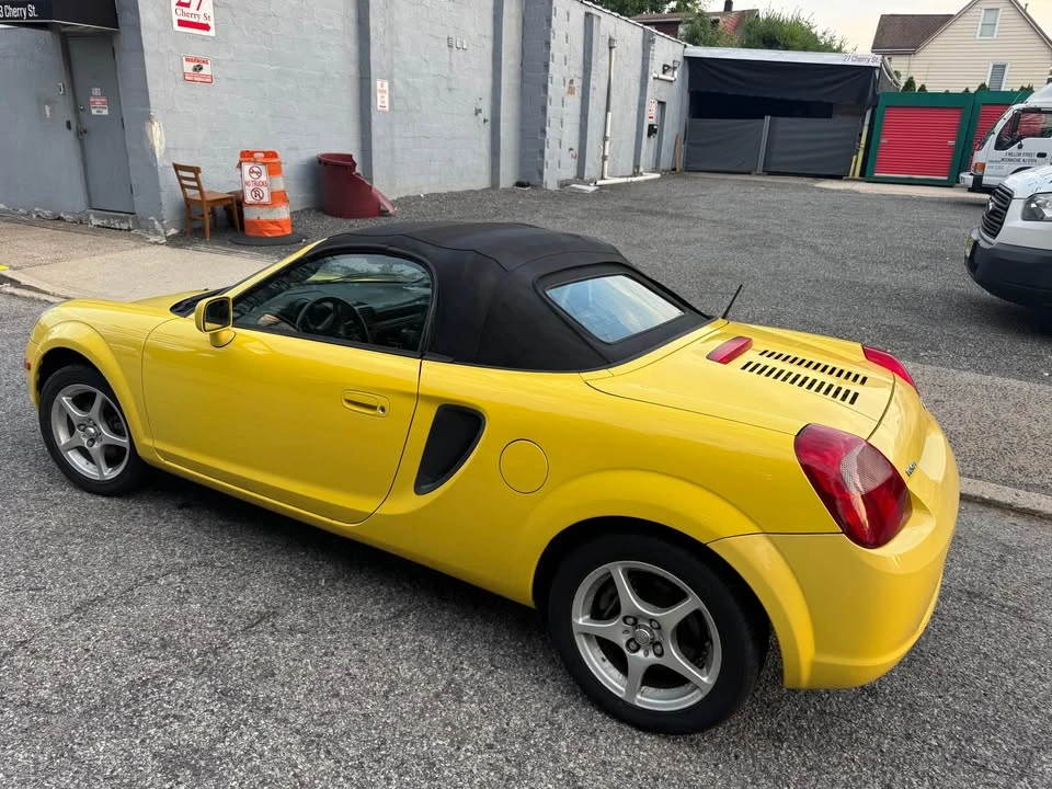 2002 Toyota MR2 Spyder/MR-S - Image 15 of 17