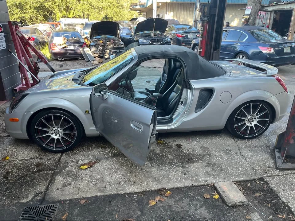 2002 Toyota MR2 Spyder/MR-S - Image 2 of 7