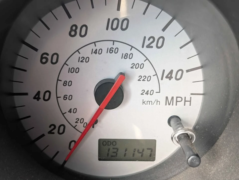 2002 Toyota MR2 Spyder/MR-S - Image 6 of 11