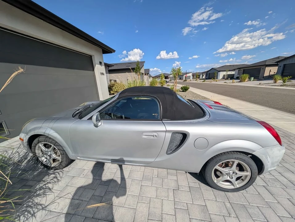 2002 Toyota MR2 Spyder/MR-S - Image 3 of 11