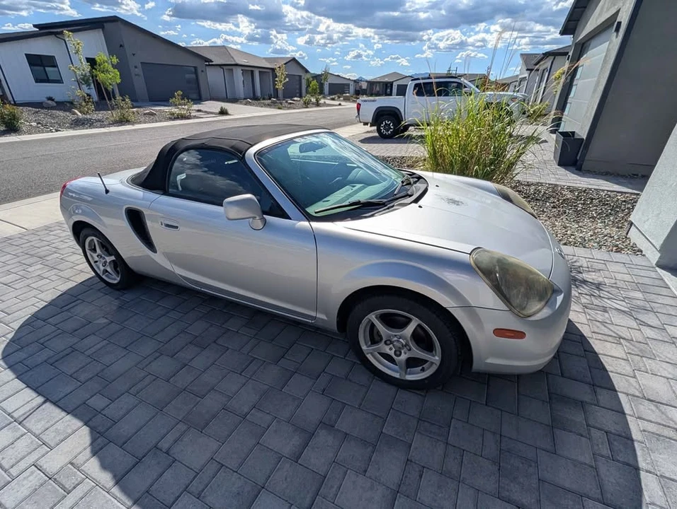 2002 Toyota MR2 Spyder/MR-S - Image 2 of 11