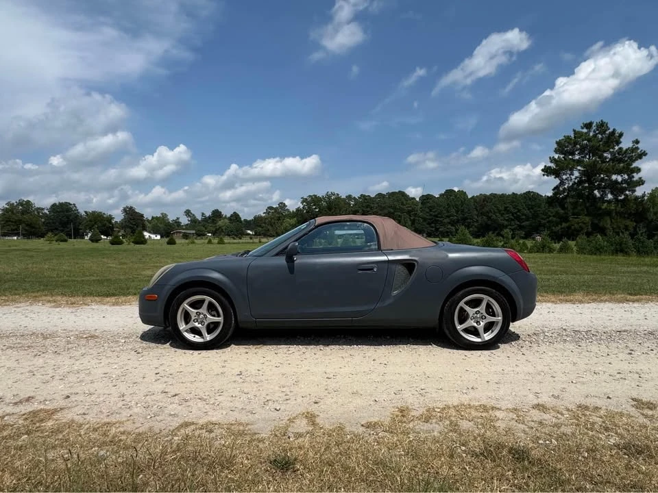 2002 Toyota MR2 Spyder/MR-S - Image 2 of 19