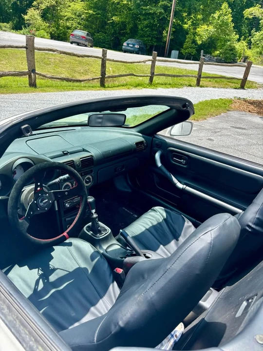 2002 Toyota MR2 Spyder/MR-S - Image 2 of 3