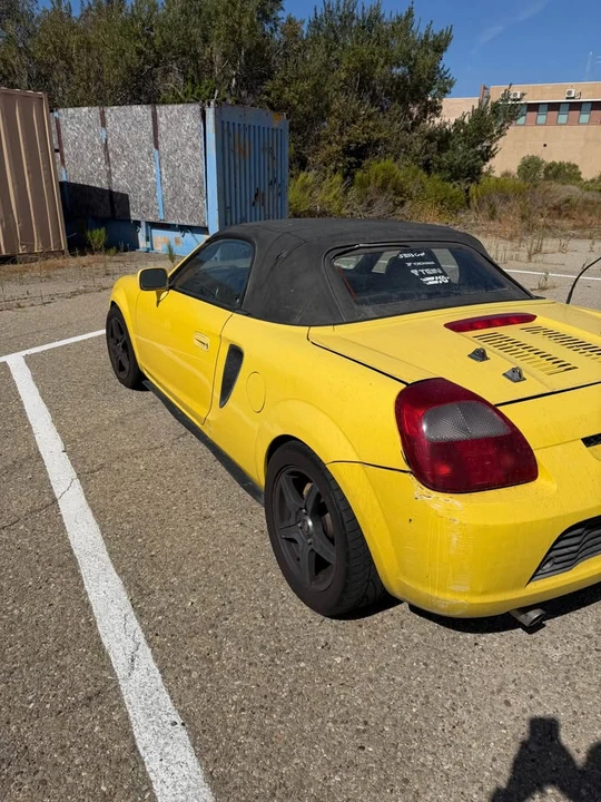 2002 Toyota MR2 Spyder/MR-S - Image 2 of 8