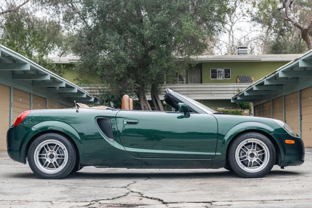 2002 Toyota MR2 Spyder/MR-S - Image 16 of 31