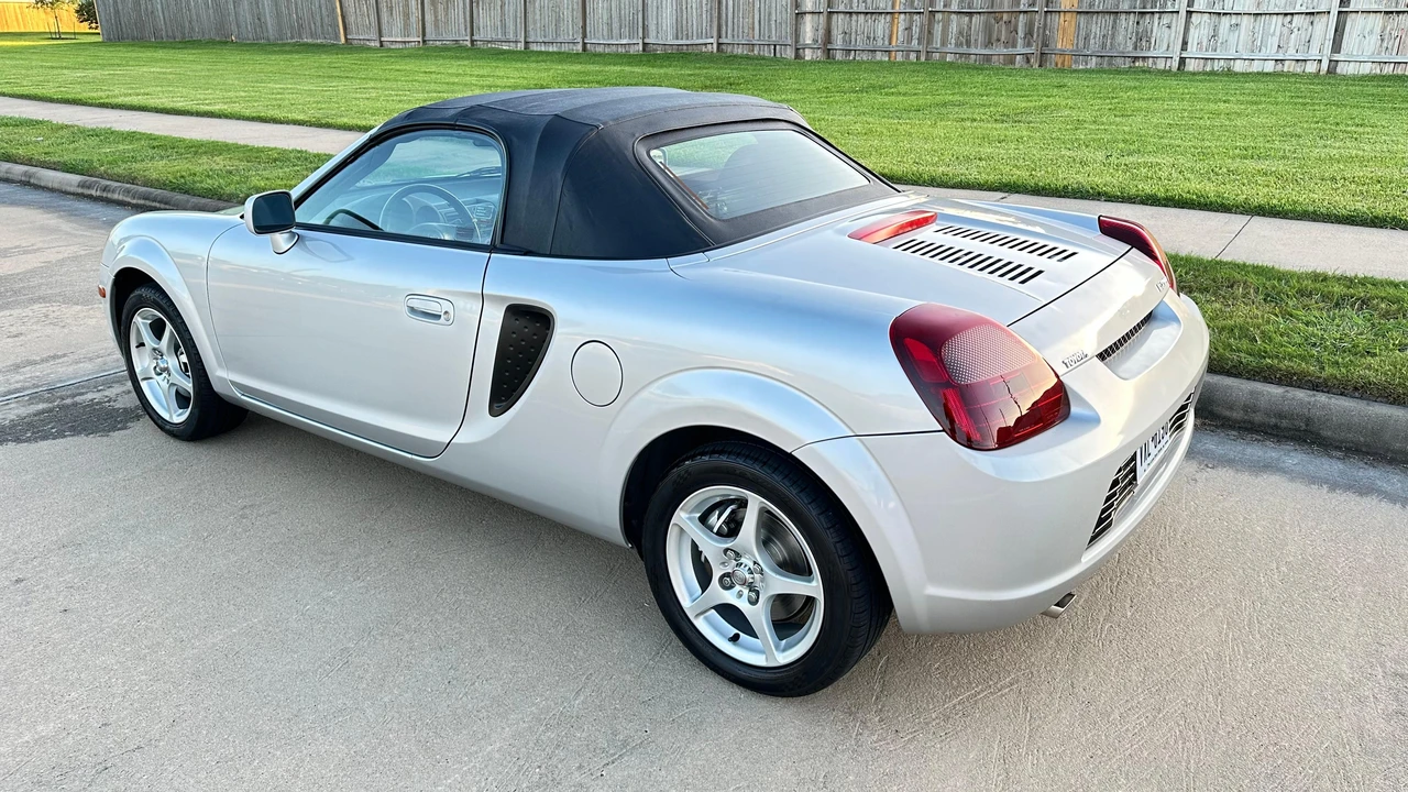2002 Toyota MR2 Spyder/MR-S - Image 19 of 31