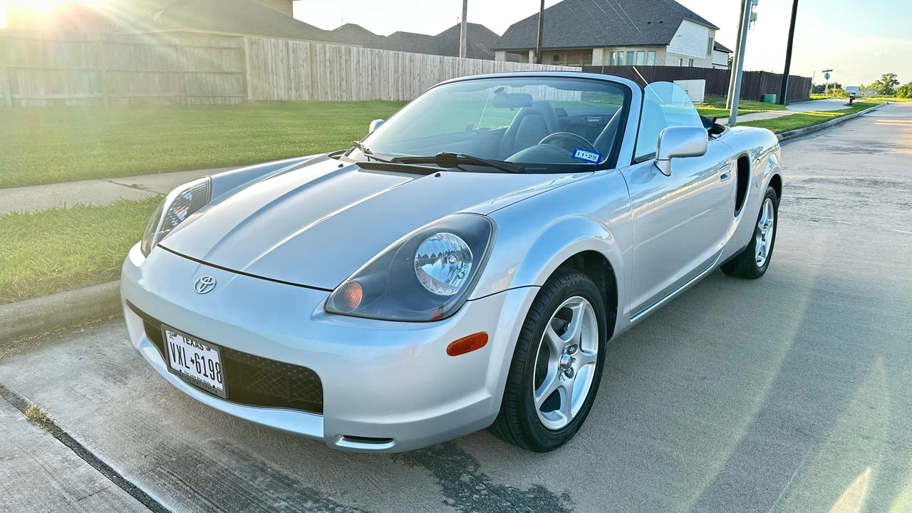 2002 Toyota MR2 Spyder/MR-S - Image 6 of 31