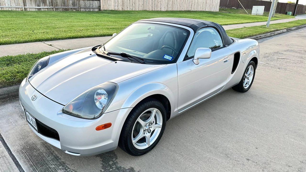 2002 Toyota MR2 Spyder/MR-S - Image 17 of 31