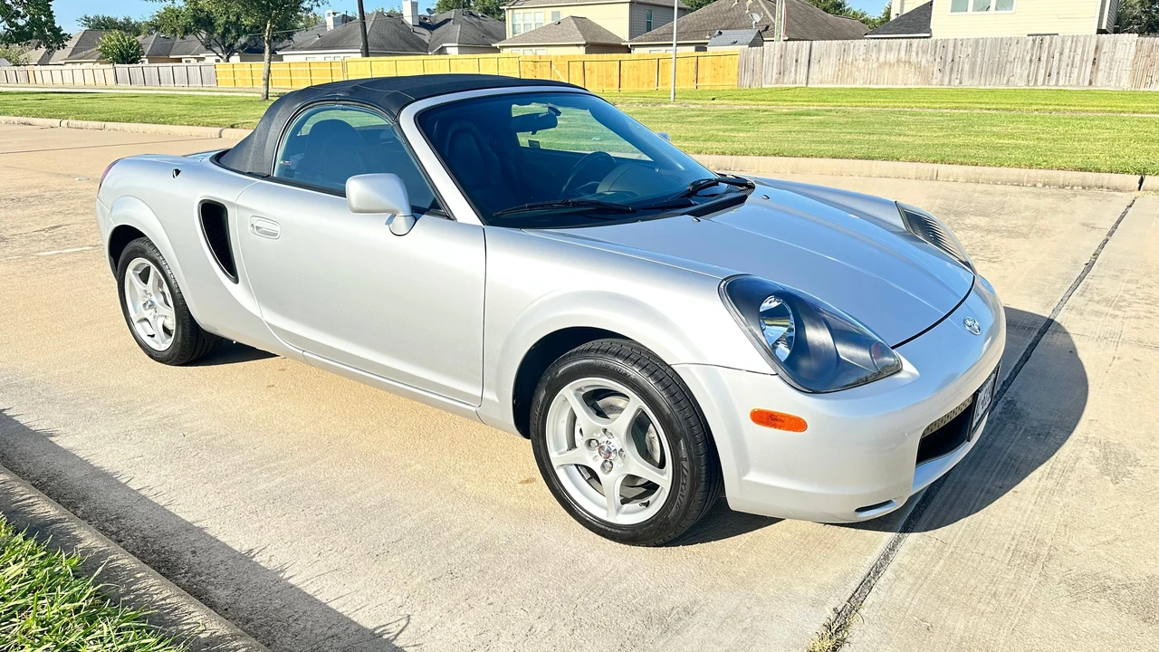 2002 Toyota MR2 Spyder/MR-S - Image 24 of 31