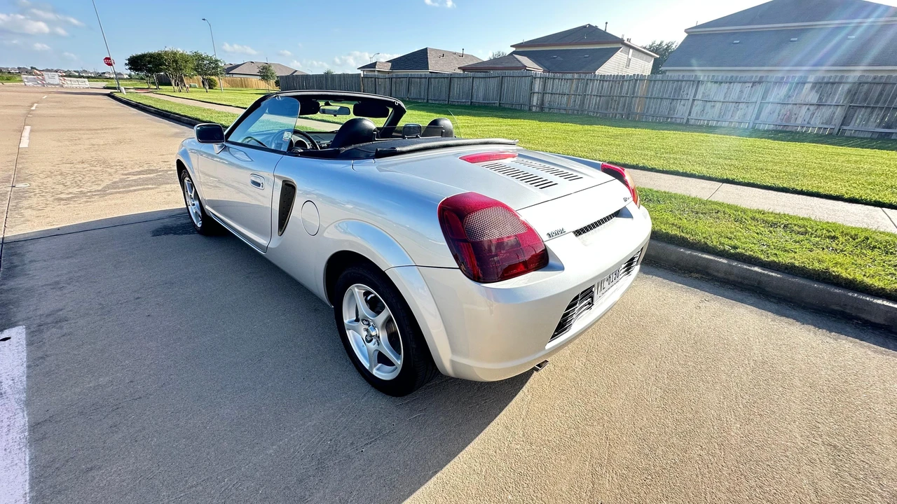 2002 Toyota MR2 Spyder/MR-S - Image 9 of 31