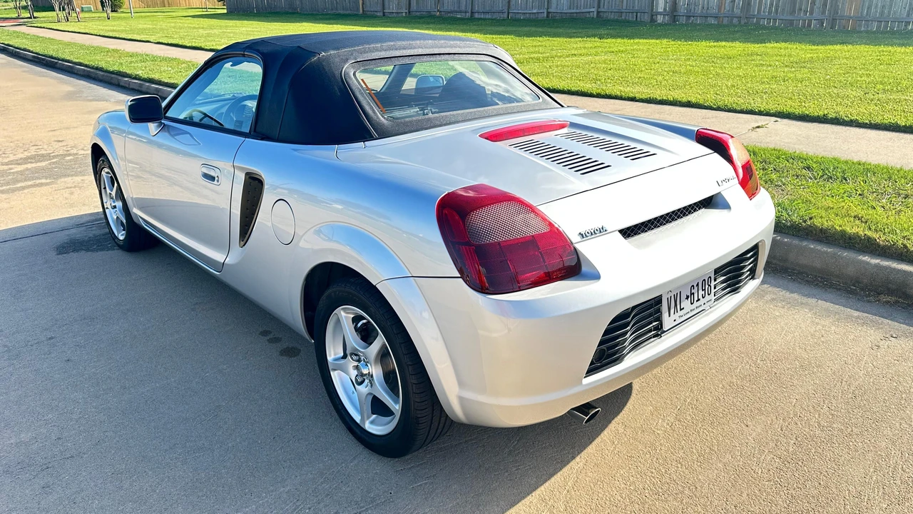 2002 Toyota MR2 Spyder/MR-S - Image 20 of 31