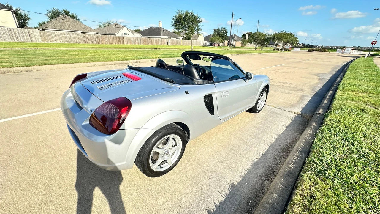 2002 Toyota MR2 Spyder/MR-S - Image 12 of 31