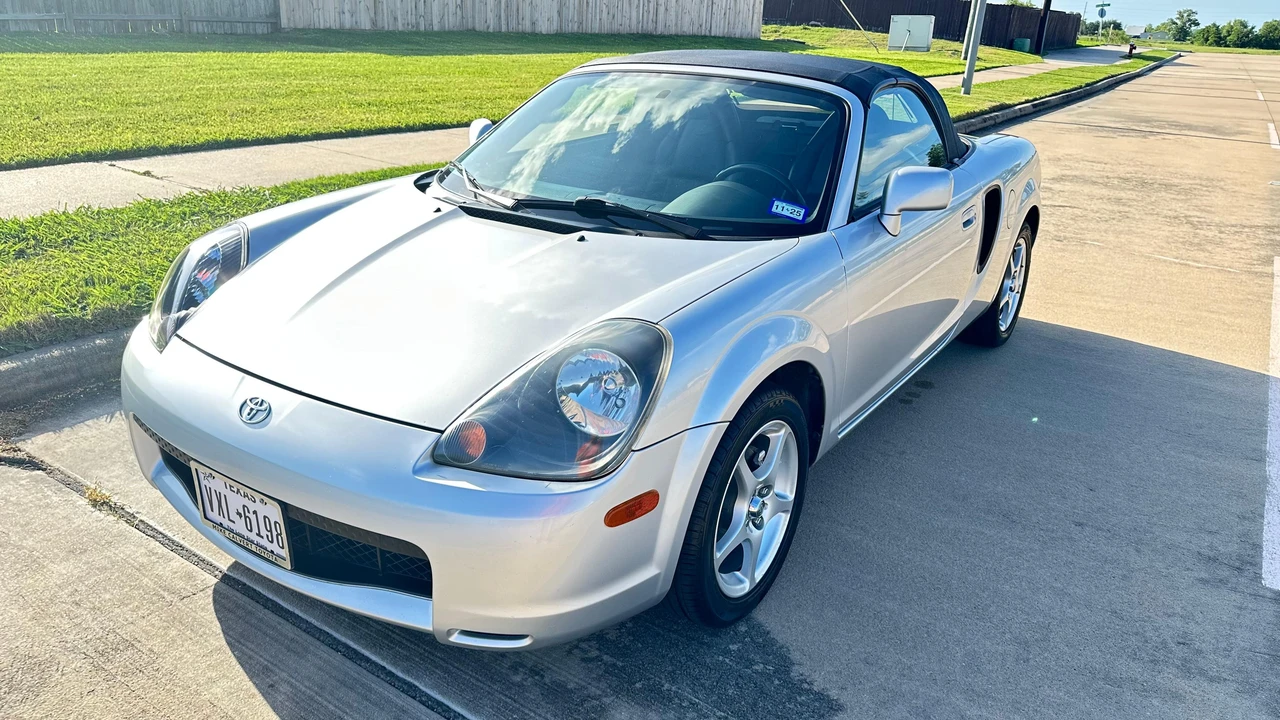 2002 Toyota MR2 Spyder/MR-S - Image 16 of 31