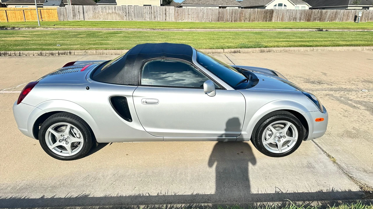 2002 Toyota MR2 Spyder/MR-S - Image 23 of 31