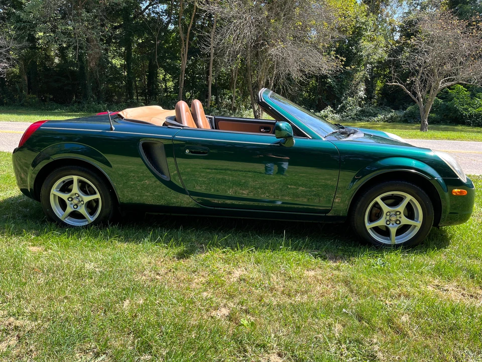 2002 Toyota MR2 Spyder/MR-S - Image 17 of 31