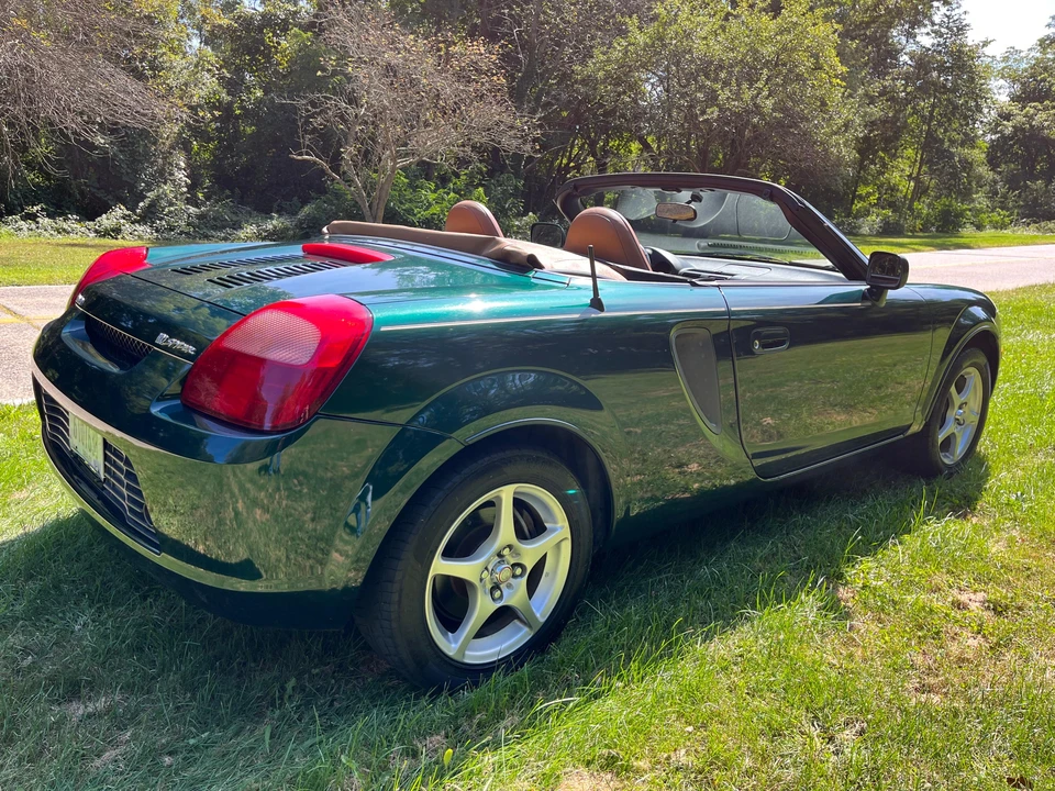 2002 Toyota MR2 Spyder/MR-S - Image 16 of 31