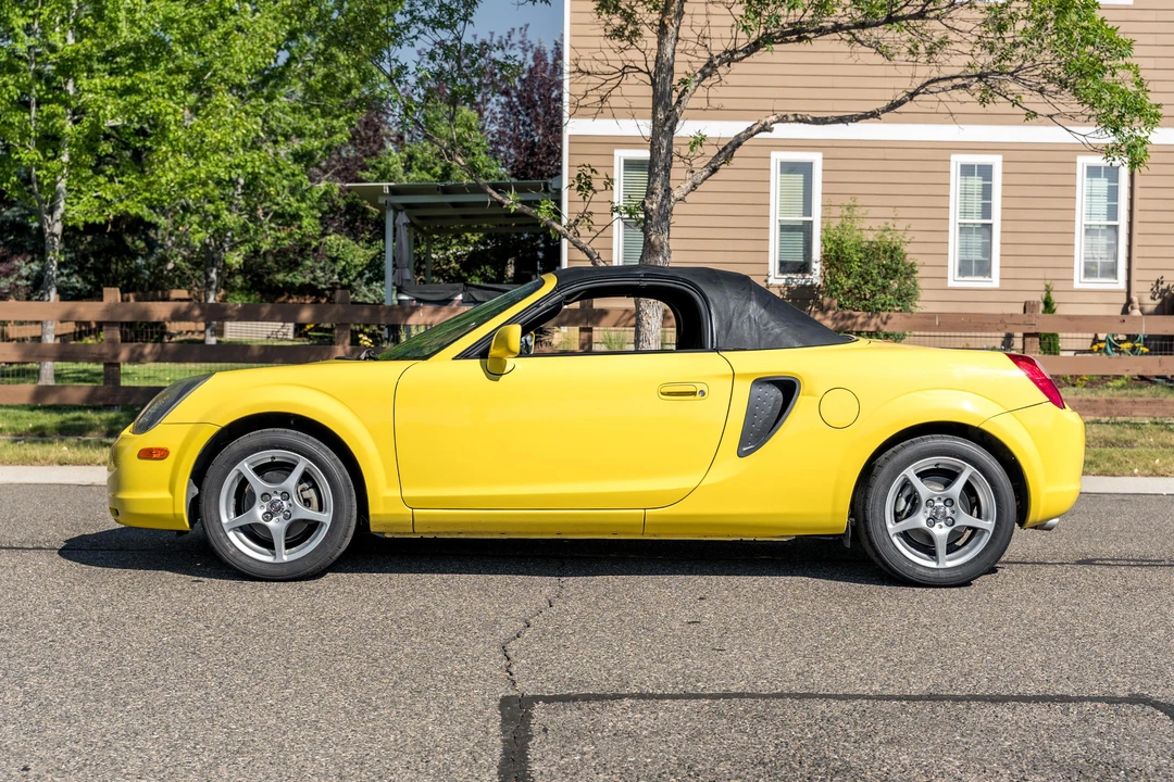 2002 Toyota MR2 Spyder/MR-S - Image 12 of 31