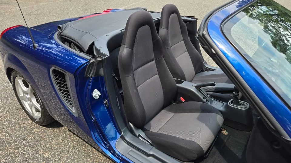 2002 Toyota MR2 Spyder/MR-S - Image 12 of 15