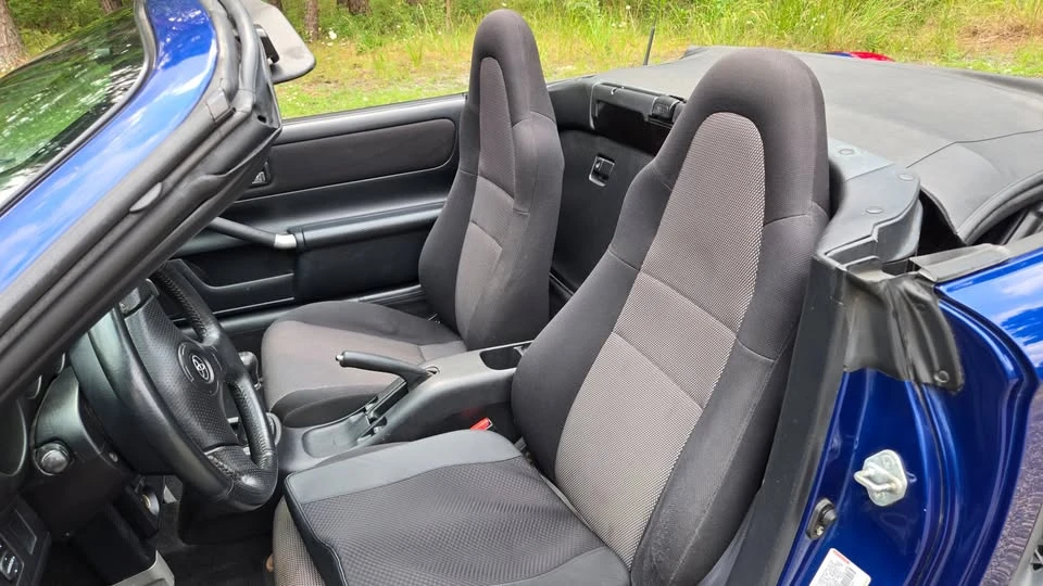 2002 Toyota MR2 Spyder/MR-S - Image 9 of 15
