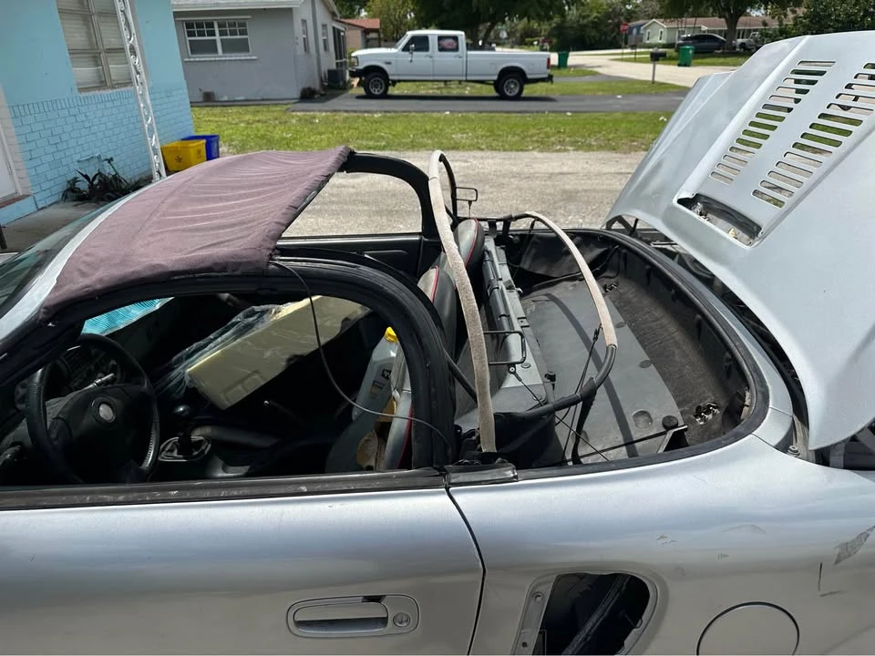 2002 Toyota MR2 Spyder/MR-S - Image 8 of 9