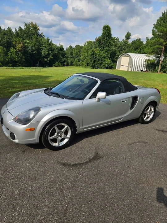 2002 Toyota MR2 Spyder/MR-S - Image 9 of 10