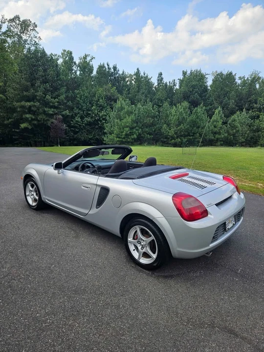 2002 Toyota MR2 Spyder/MR-S - Image 2 of 10