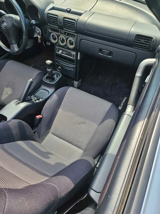 2002 Toyota MR2 Spyder/MR-S - Image 6 of 10