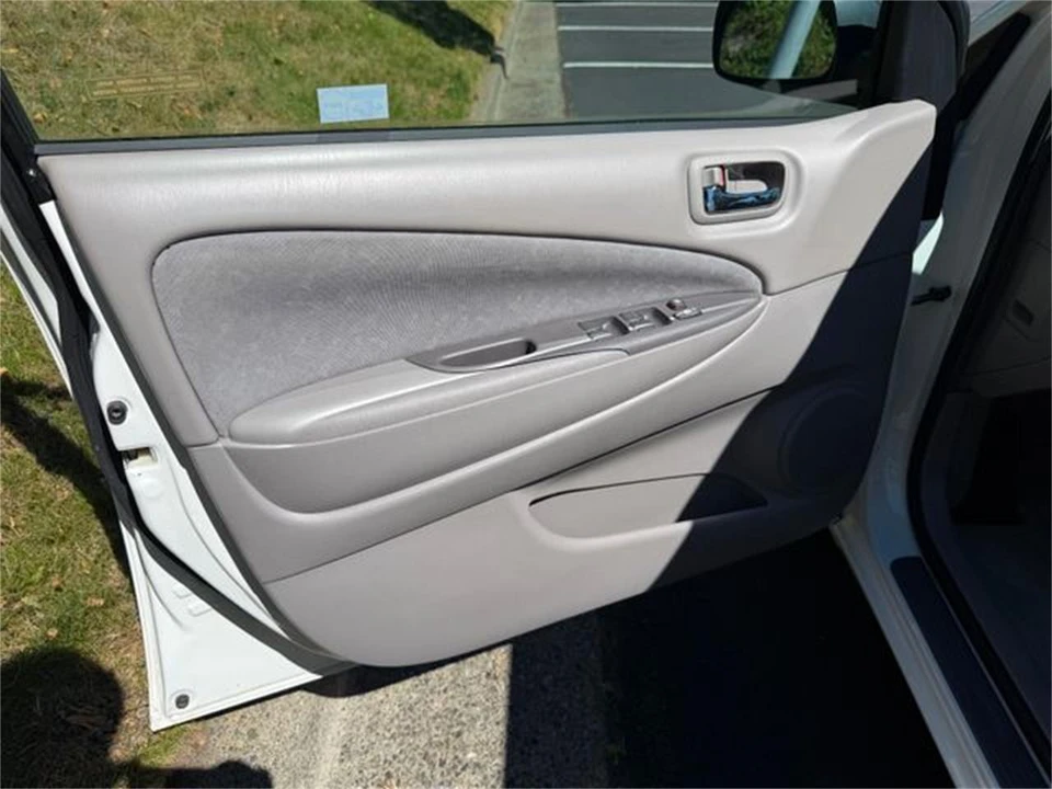 2002 Toyota Prius 1st Gen - Image 17 of 31