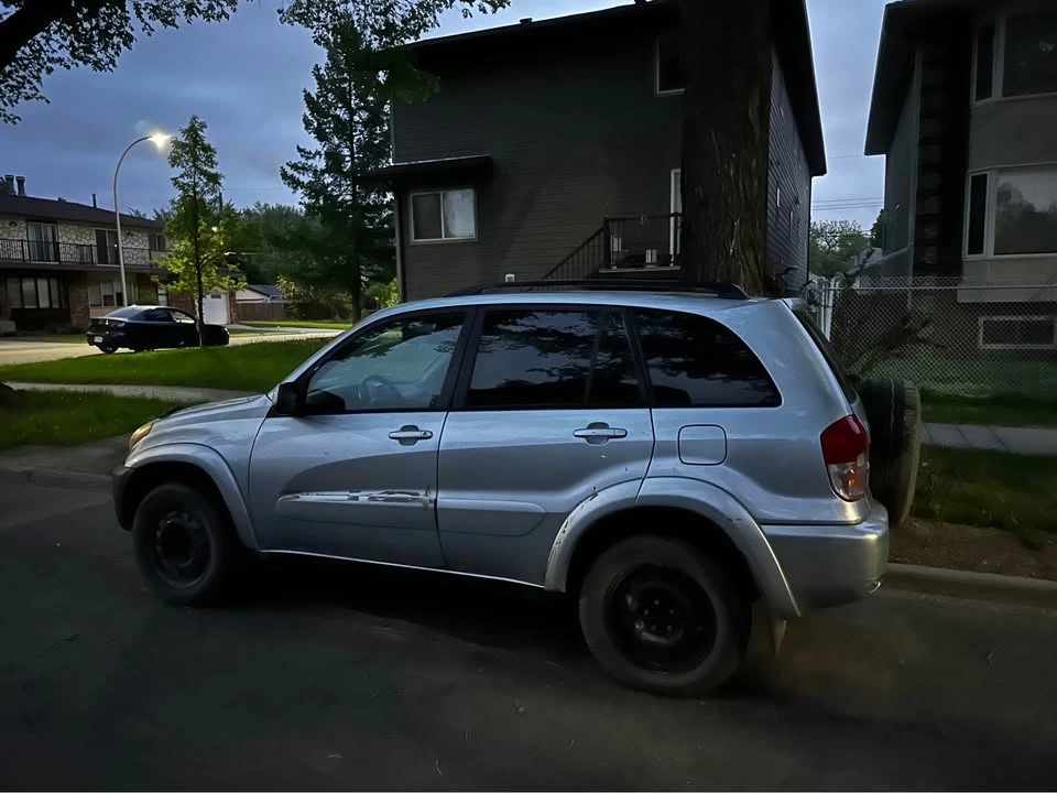 2002 Toyota RAV4 2nd Gen - Image 3 of 5