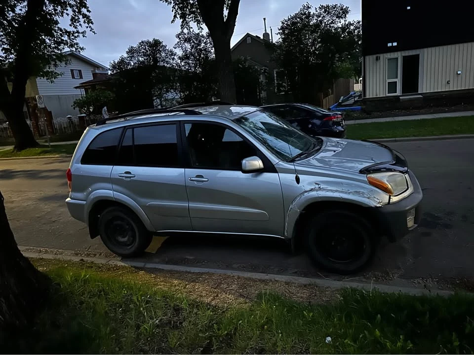 2002 Toyota RAV4 2nd Gen - Image 2 of 5