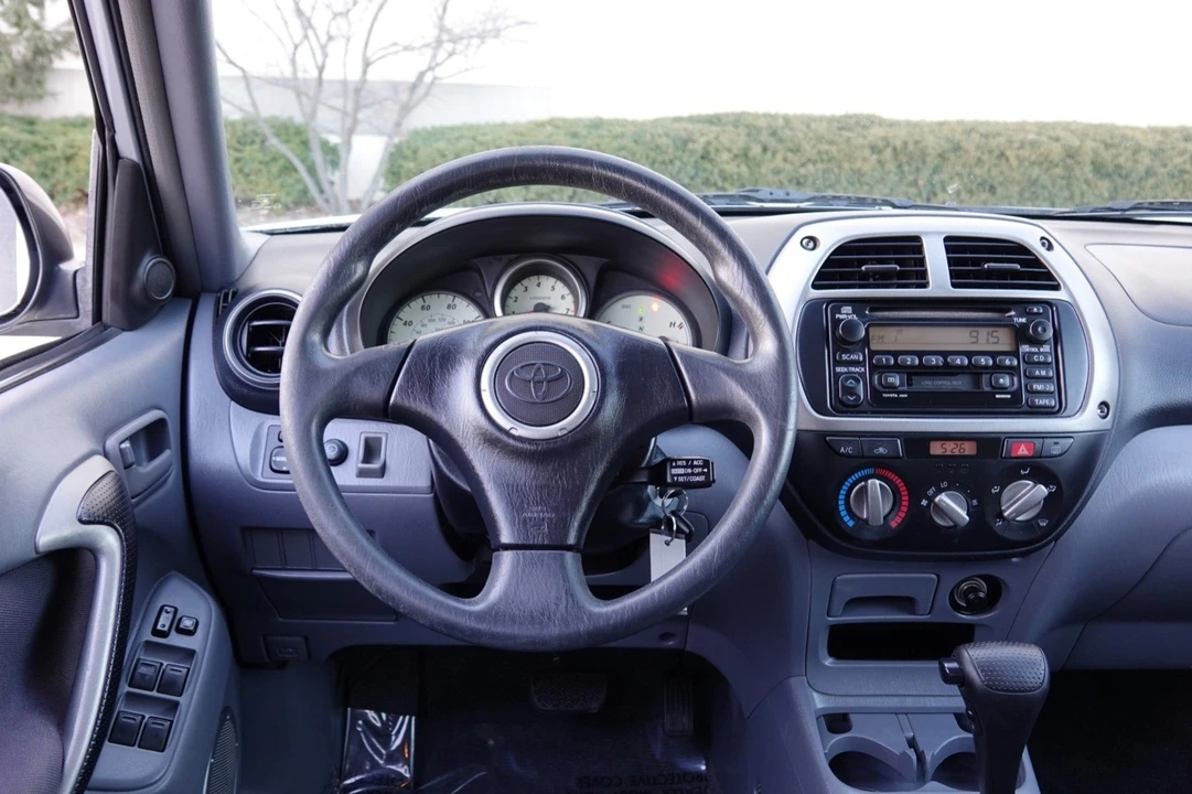2002 Toyota RAV4 2nd Gen - Image 5 of 8