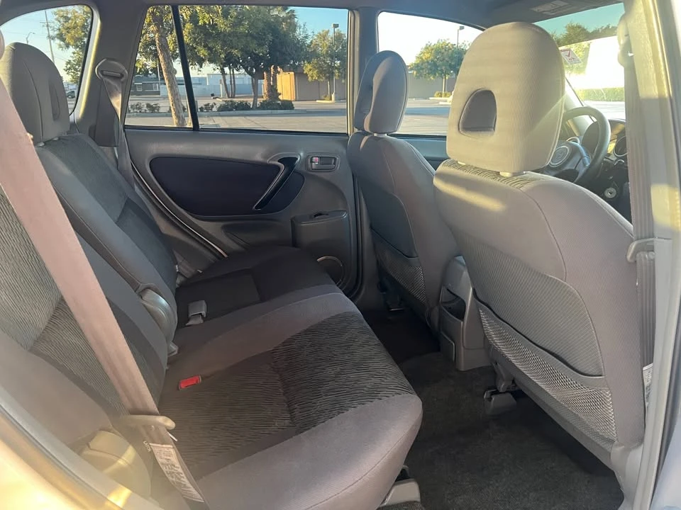 2002 Toyota RAV4 2nd Gen - Image 6 of 8