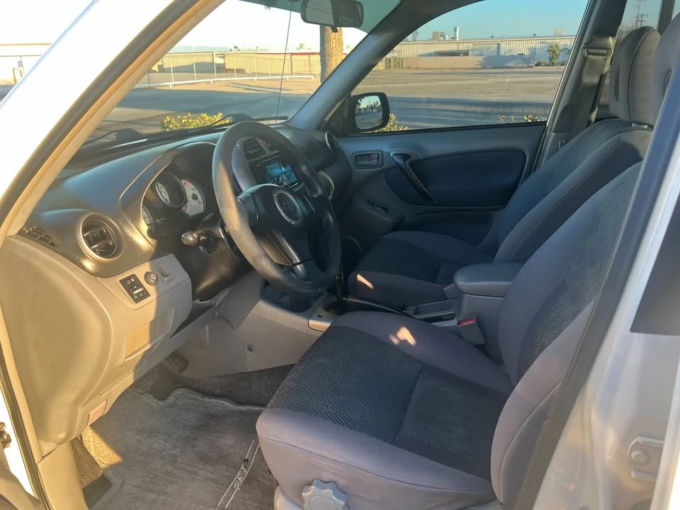 2002 Toyota RAV4 2nd Gen - Image 4 of 8