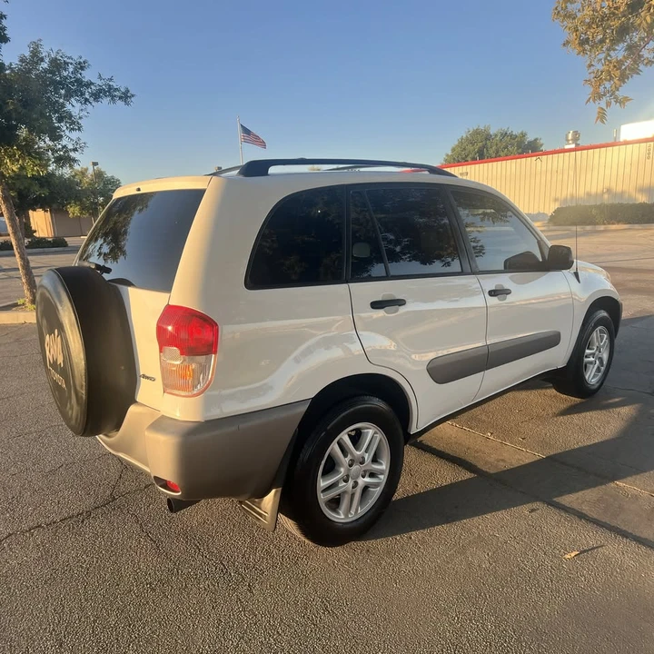2002 Toyota RAV4 2nd Gen - Image 2 of 8