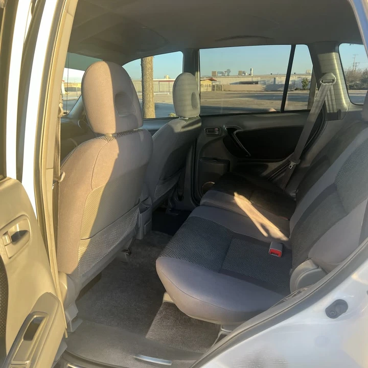 2002 Toyota RAV4 2nd Gen - Image 5 of 8