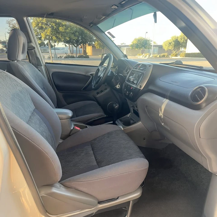 2002 Toyota RAV4 2nd Gen - Image 3 of 8