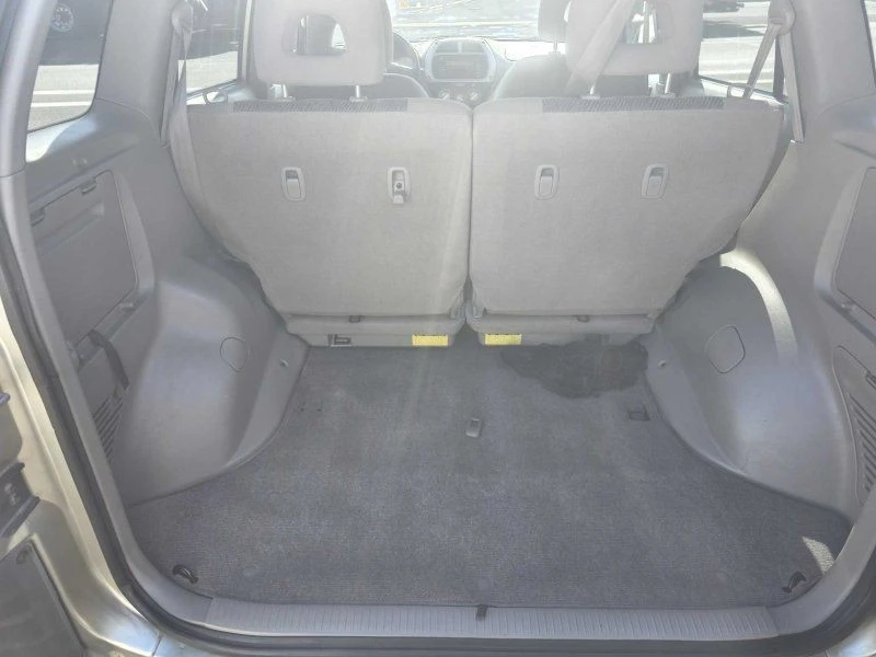 2002 Toyota RAV4 2nd Gen - Image 15 of 20