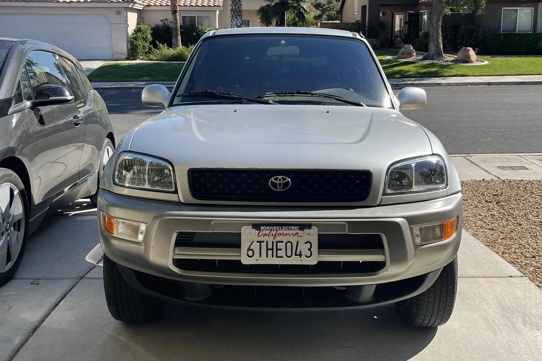 2002 Toyota RAV4 2nd Gen - Image 2 of 31