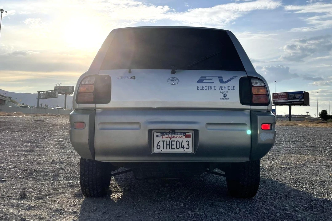2002 Toyota RAV4 2nd Gen - Image 5 of 31