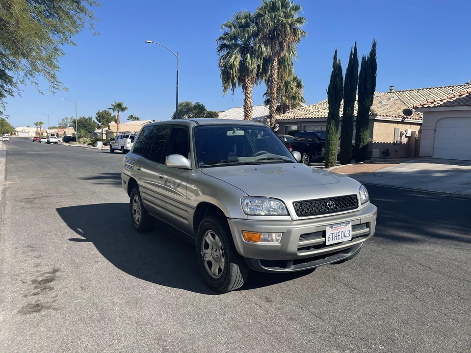 2002 Toyota RAV4 2nd Gen - Image 8 of 31