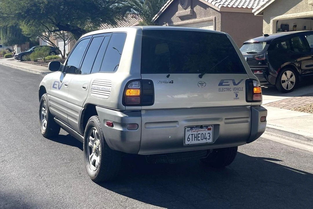2002 Toyota RAV4 2nd Gen - Image 4 of 31