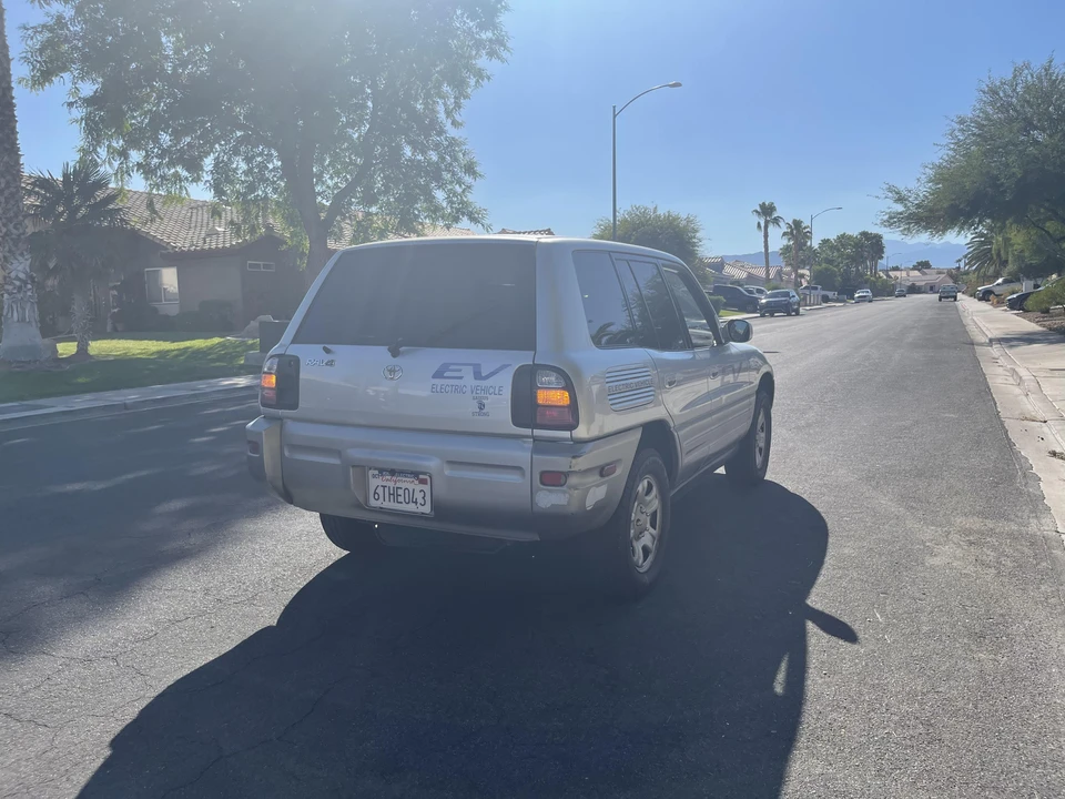 2002 Toyota RAV4 2nd Gen - Image 7 of 31