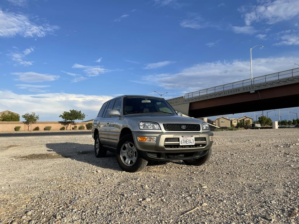 2002 Toyota RAV4 2nd Gen - Image 9 of 31