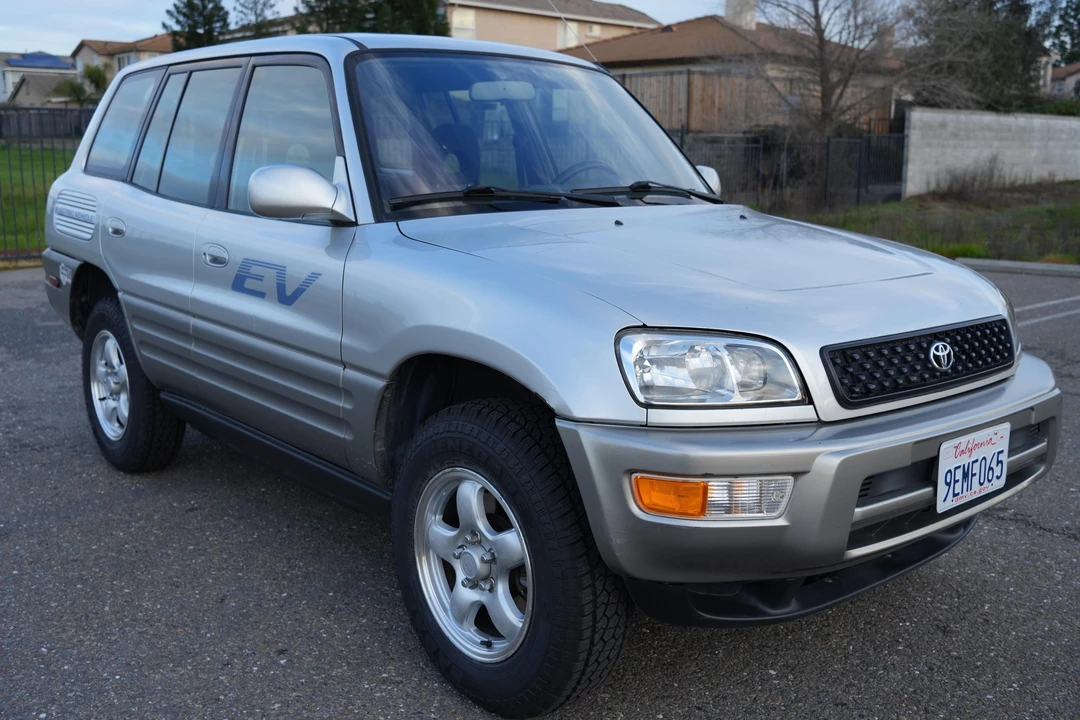 2002 Toyota RAV4 2nd Gen - Image 12 of 31